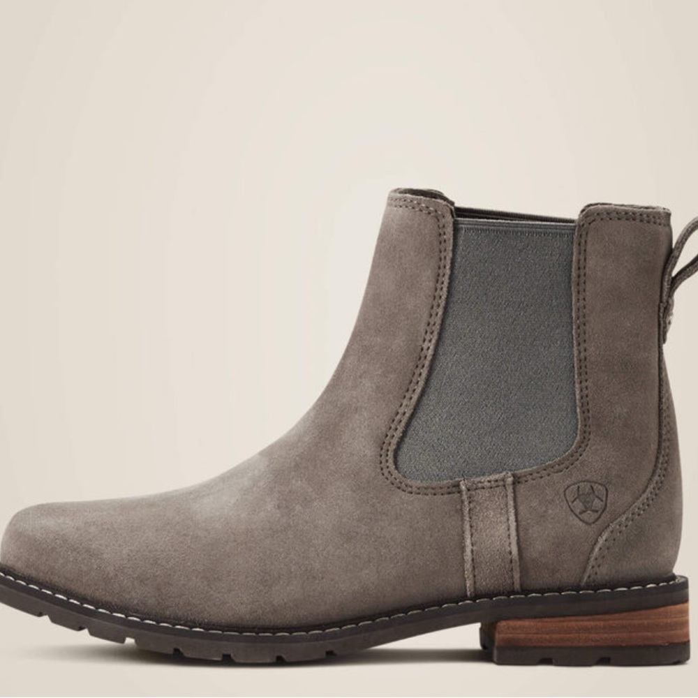 NWT Ariat Women's Gray Chelsea Boots